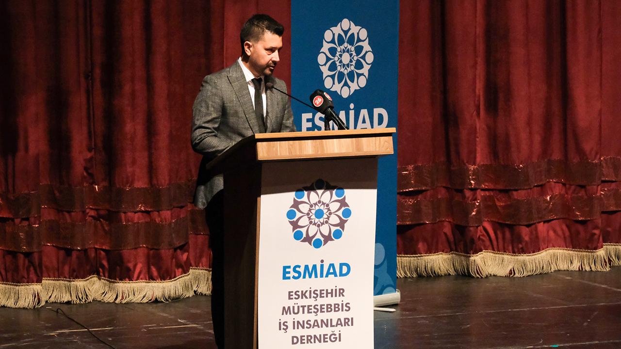 Esmiad Başkanı Sinlenmez