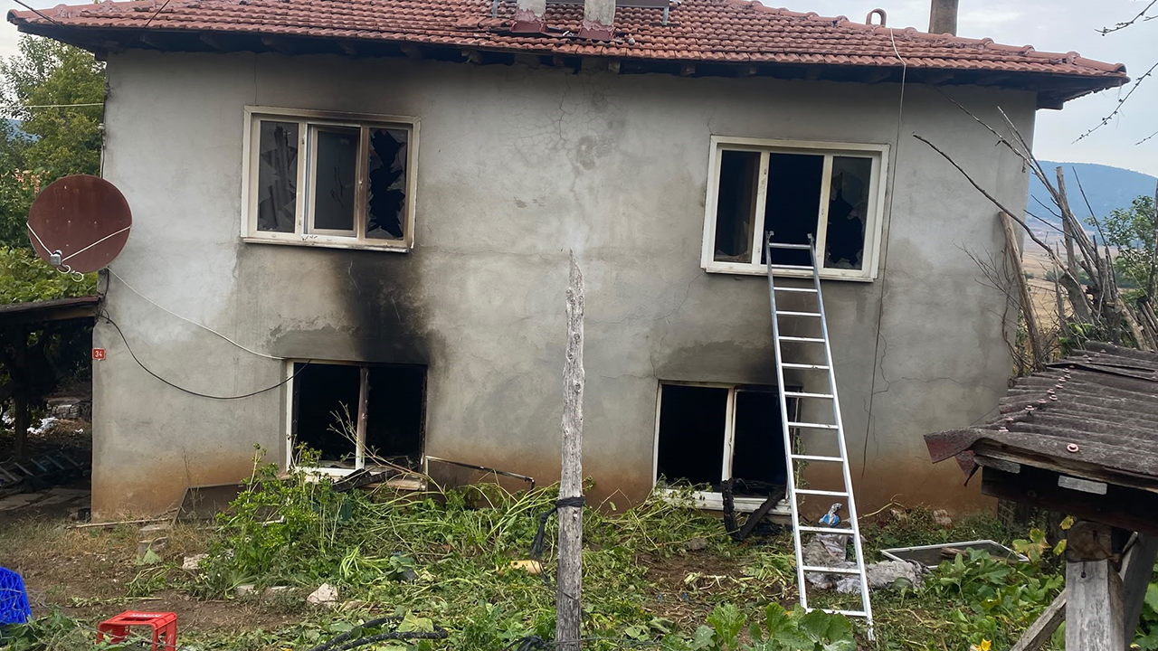 Feci Yangında Baba Kız Hayatını Kaybetti