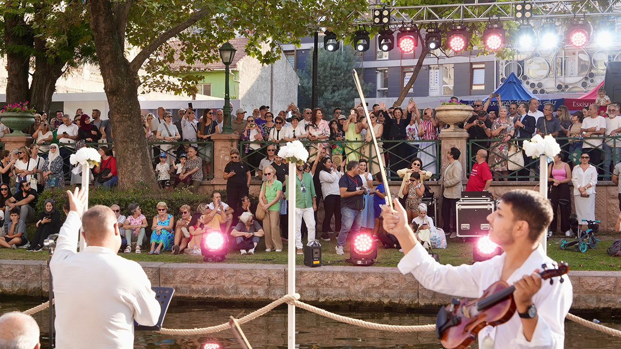 Festival Coşkusu Eskişehir Sokaklarını Renklendirdi