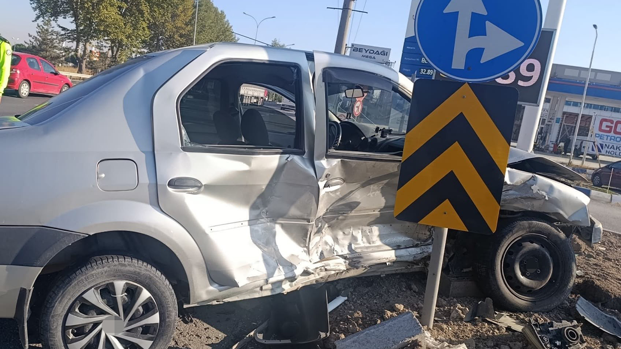 Iki Otomobilin Çarpıtşığı Kazada 6 Kişi Yaralandı