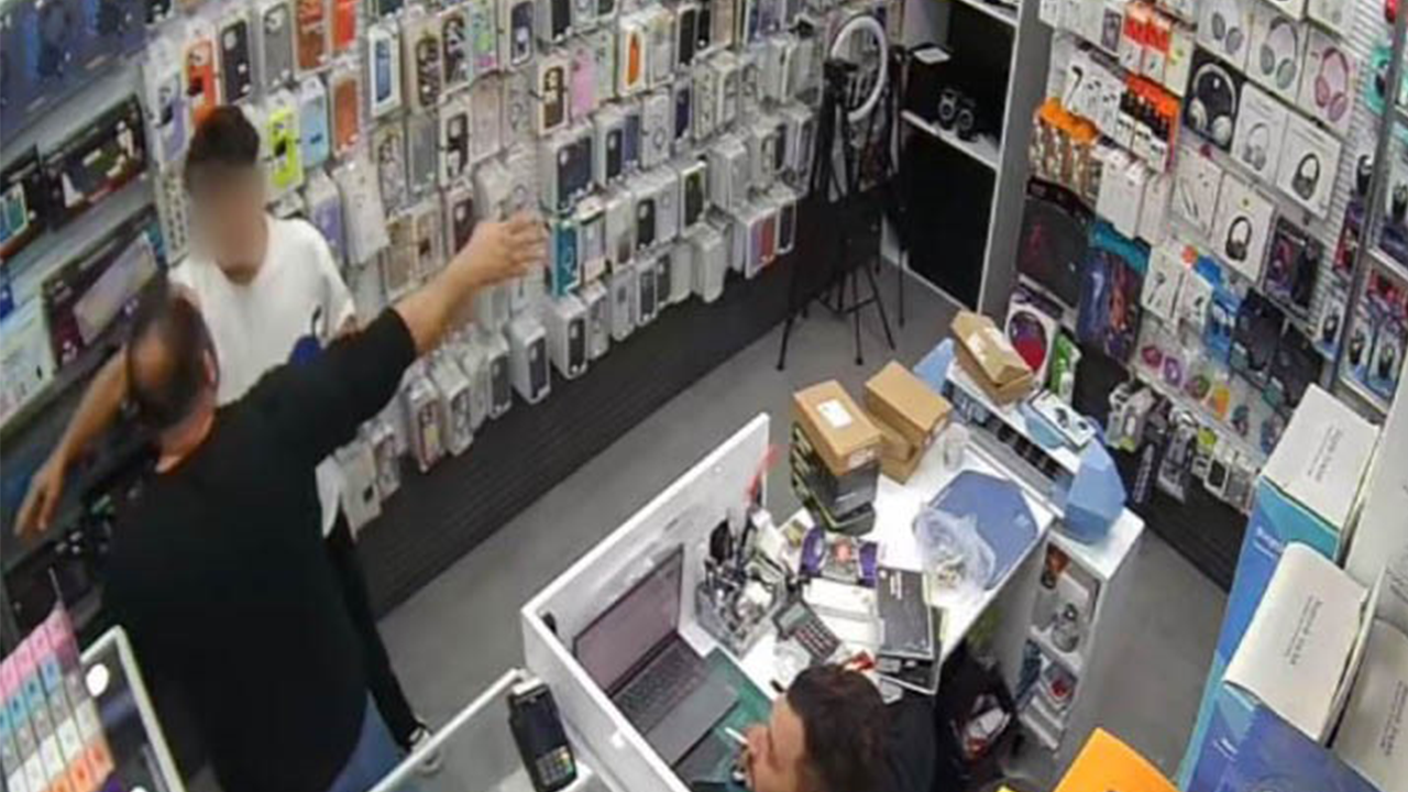 Kaçan Şahis Telefon Dükkanina Saklandi