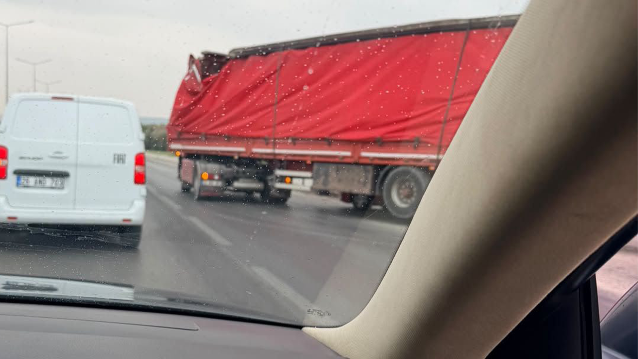 Kaza Nedeni̇yle Trafi̇kte Aksama Meydana Geldi̇