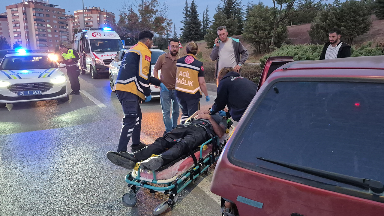 Kaza Sonrası Yaralı Sürücü Hastaneye Kaldırıldı
