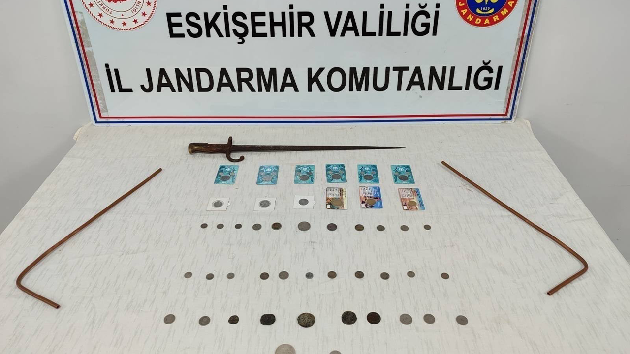 Kılıç, Sikkeler Ve Define Arama Çubukları Ele Geçirildi