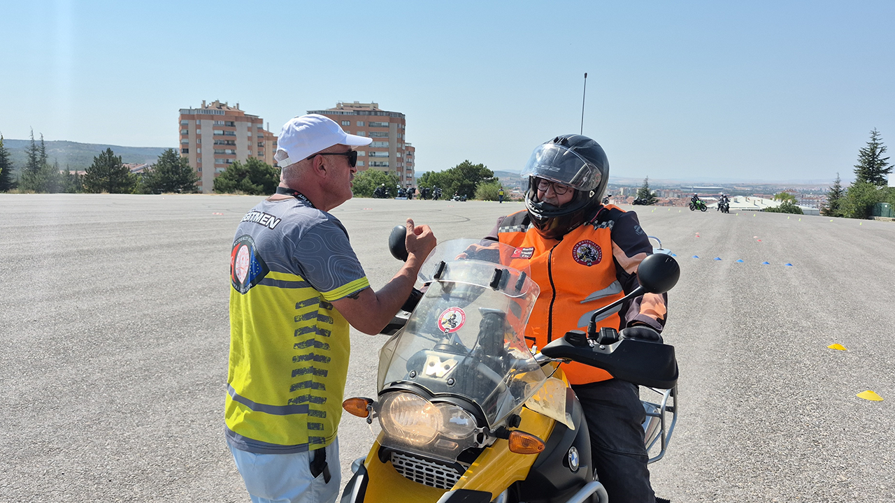 Motosikletçilere Güvenli Ve Ileri Sürüş Eğitimi Verildi