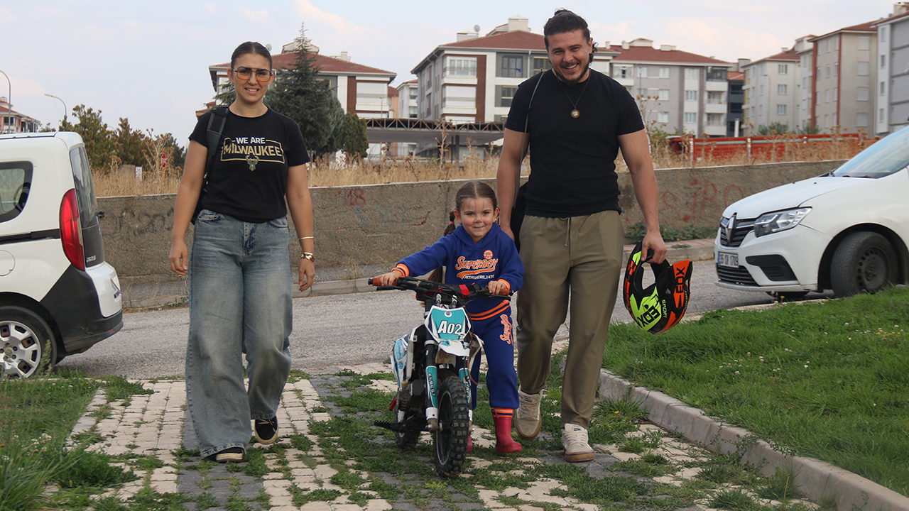 Motosikletle Bebekken Tanıştı
