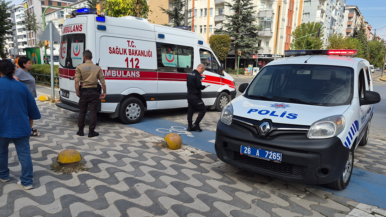 Eskişehir’de Otomobil Çarpan Yaşlı Kadın Hastaneye Kaldırıldı!