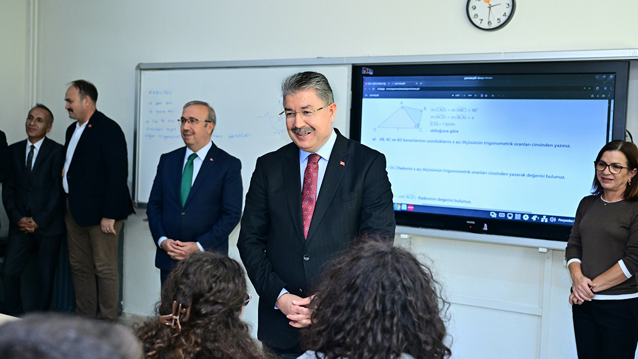 Vali Yılmaz Öğrencilerin Talep Ve Hedeflerini Dinledi