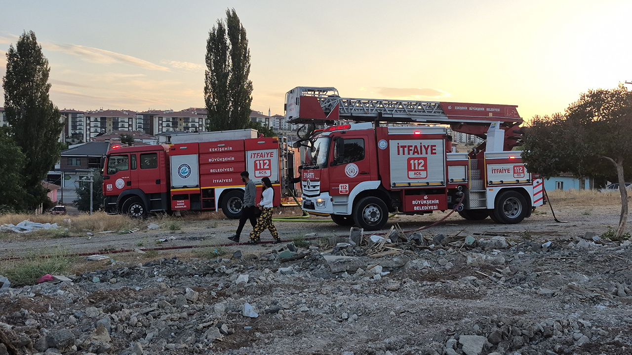 Yangına 3 Arazözle Müdahale Edildi