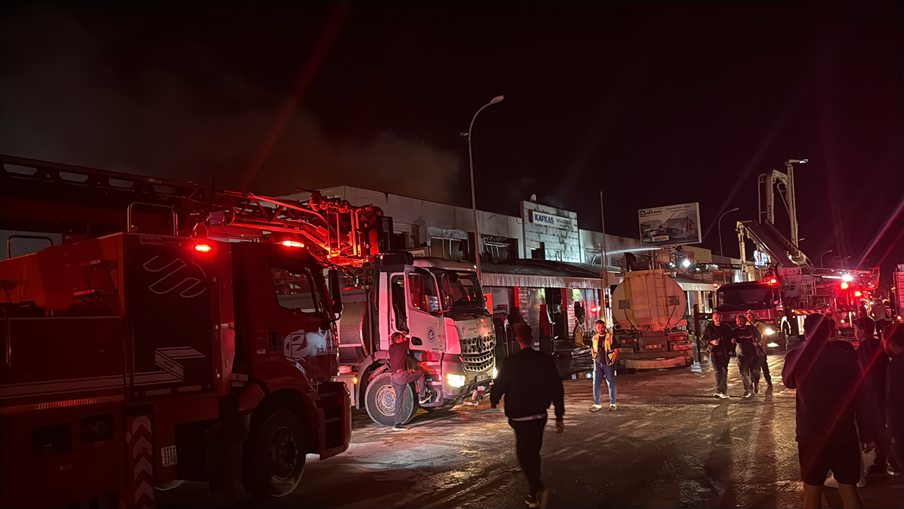 Yangının Çıktığı Alana Çok Sayıda Ekip Sevk Edildi