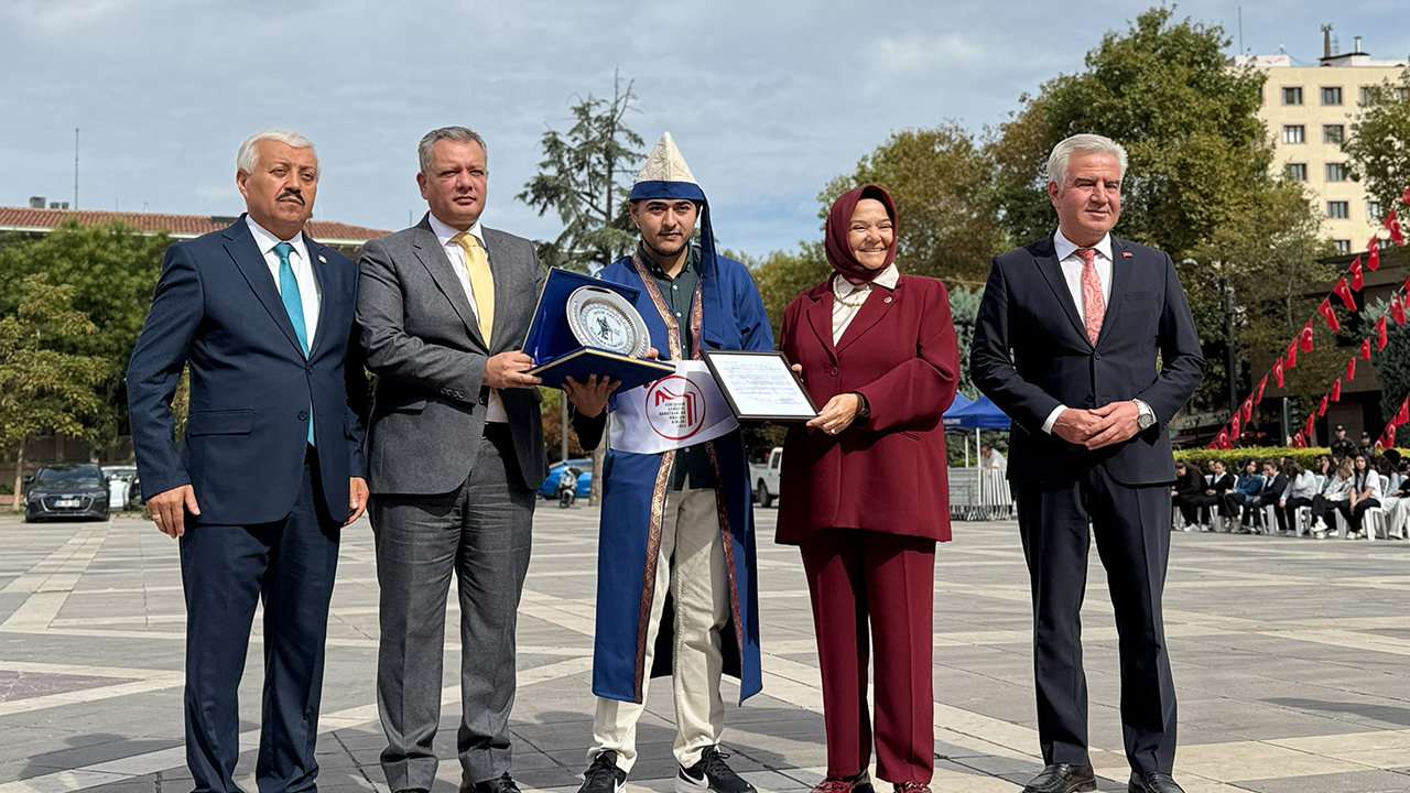 Yılın Ahileri Törende Ödüllendirildi