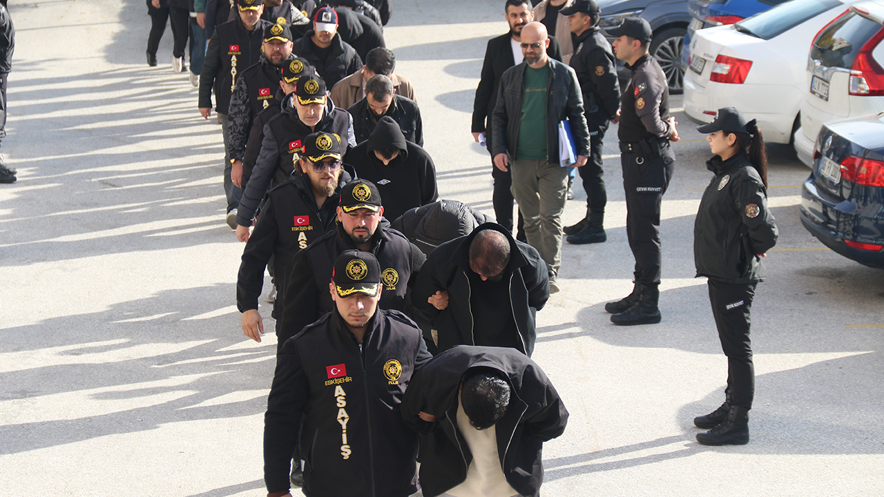 17 Şüpheli Geniş Güvenlik Önlemleriyle Adliyeye Sevk Edildi