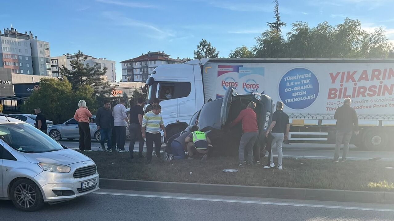 Aracın Altına Kazıkla Destek Verildi