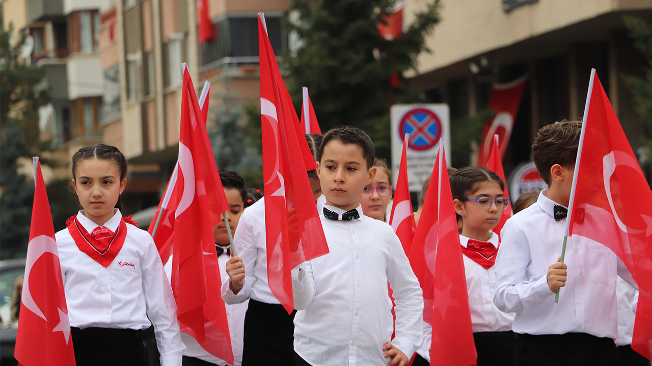 Atatürk Bulvarı'nda Cumhuriyet Coşkusu