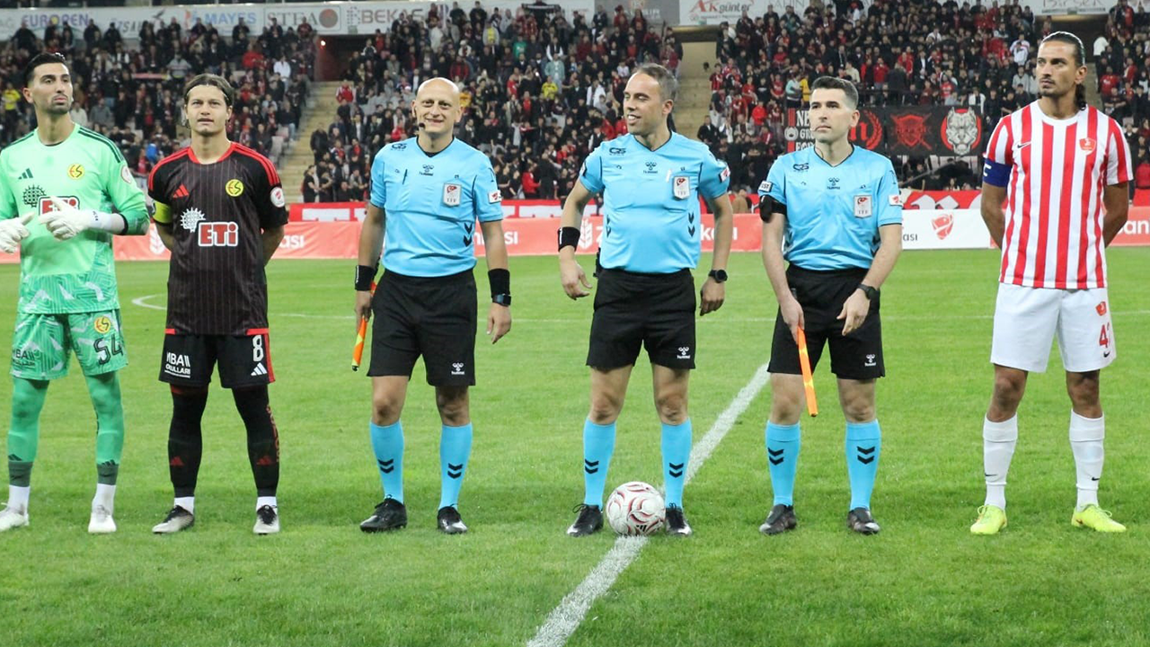 Collina’ya Benzerli̇ği̇ Gündem Oldu