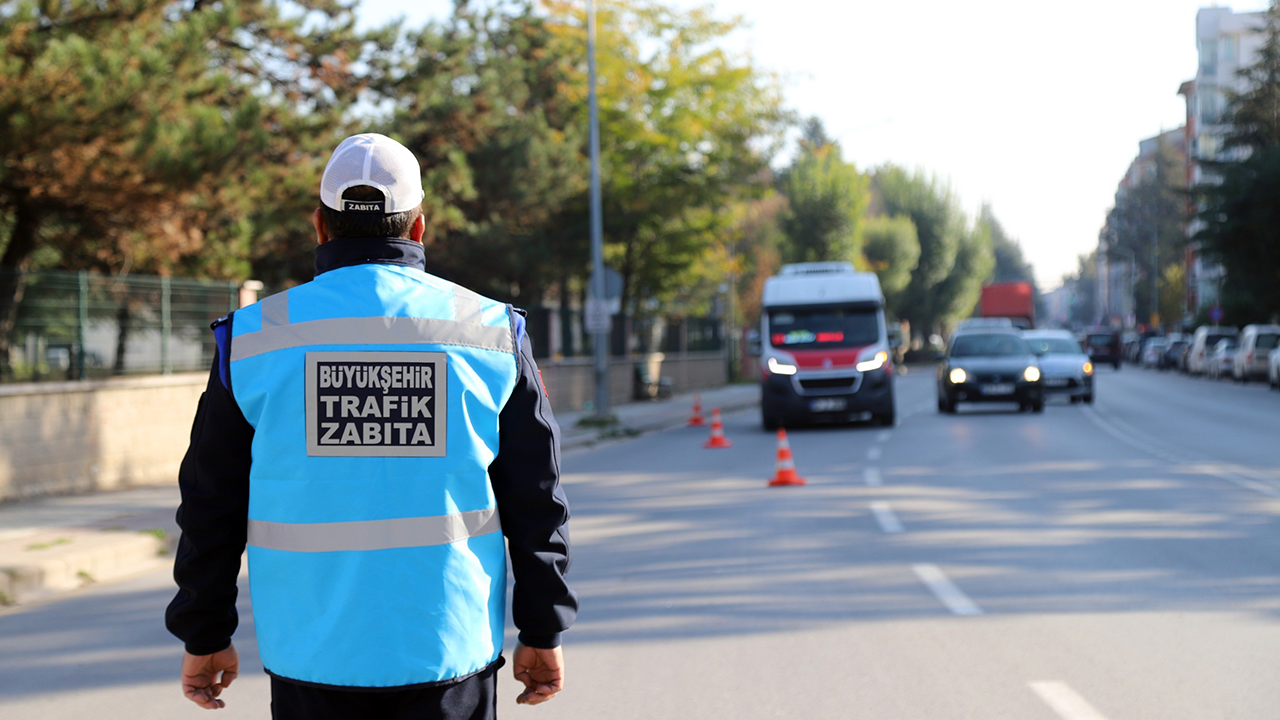 Denetimlerde Toplu Taşıma Hizmeti Veren Minibüsler Çeşitli Yönlerden Kontrol Edildi