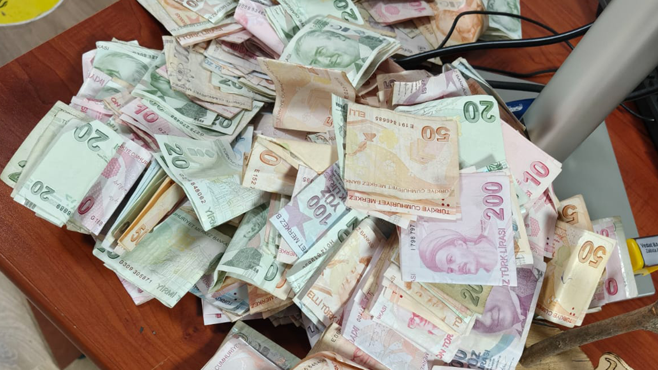Dilencinin Üzerinden 19 Bin 225 Lira Çıktı
