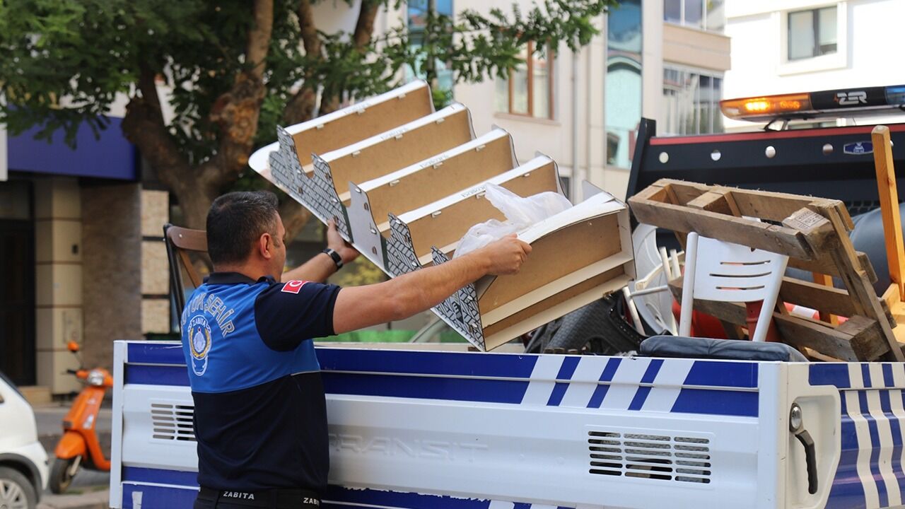 Dört Caddede Kaldırım İşgali Denetimi