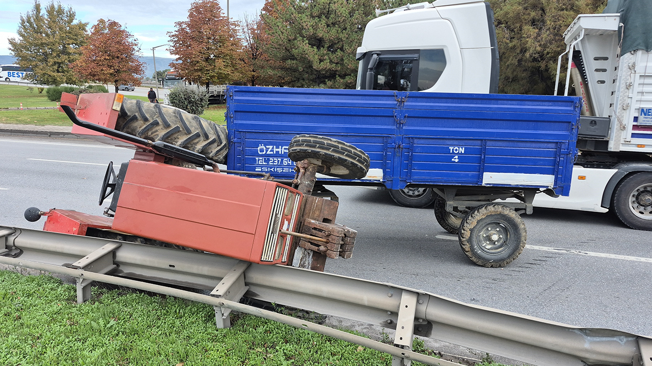 Eskişehir Çevre Yolu'nda Traktör Devrildi