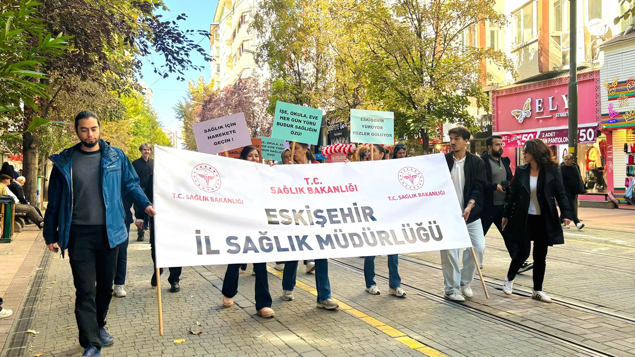 Eski̇şehi̇r Sokaklarinda Anlamli Yürüyüş