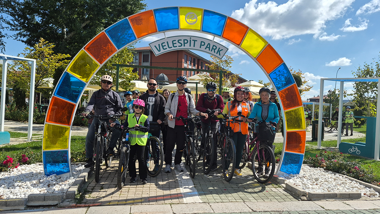 Eskişehir’de 7’den 70’e Bisiklet Sevdalıları Farkındalık İçin Pedalladı!