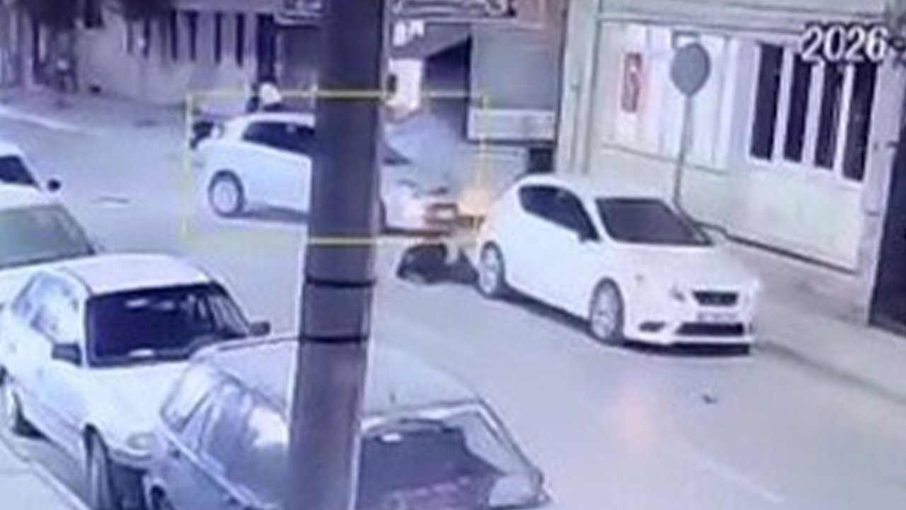 Eskişehir’de Feci Kaza Kamerada! Motosikletli Havaya Savruldu
