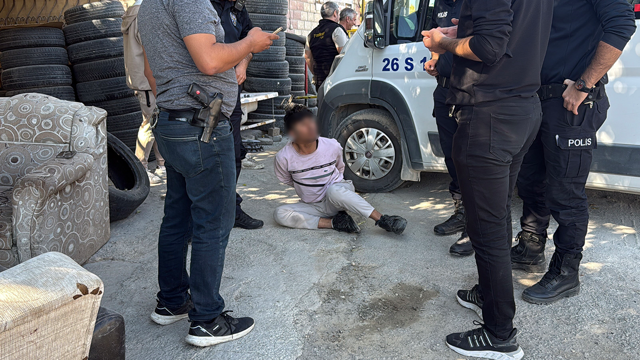 Eskişehir’de Polisten Kaçan 16 Yaşındaki Şahıs Kıskıvrak Yakalandı!
