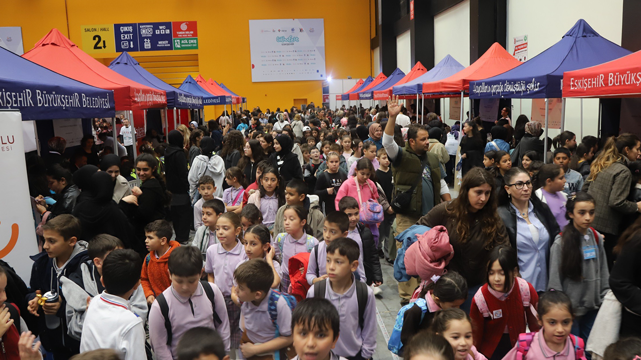 Kapanış Programına Yoğun Katılım
