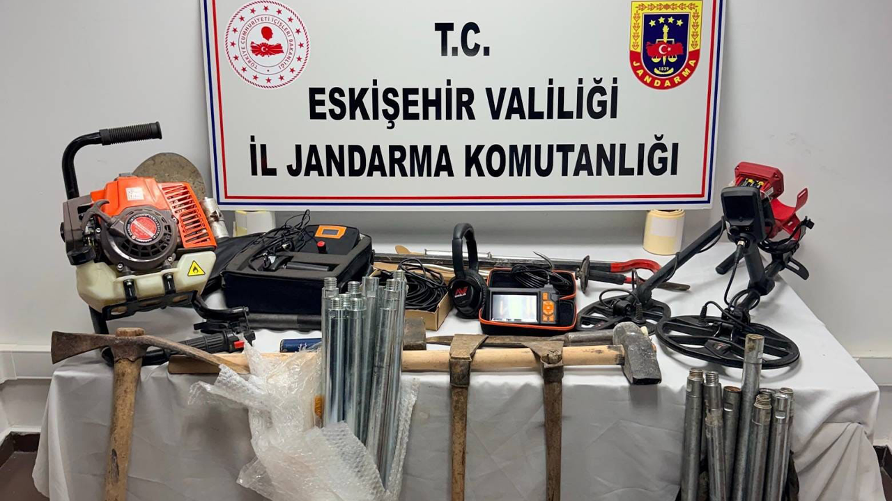 Kazı Alanında Cihazlar Ve Kazı Malzemeleri Ele Geçirildi