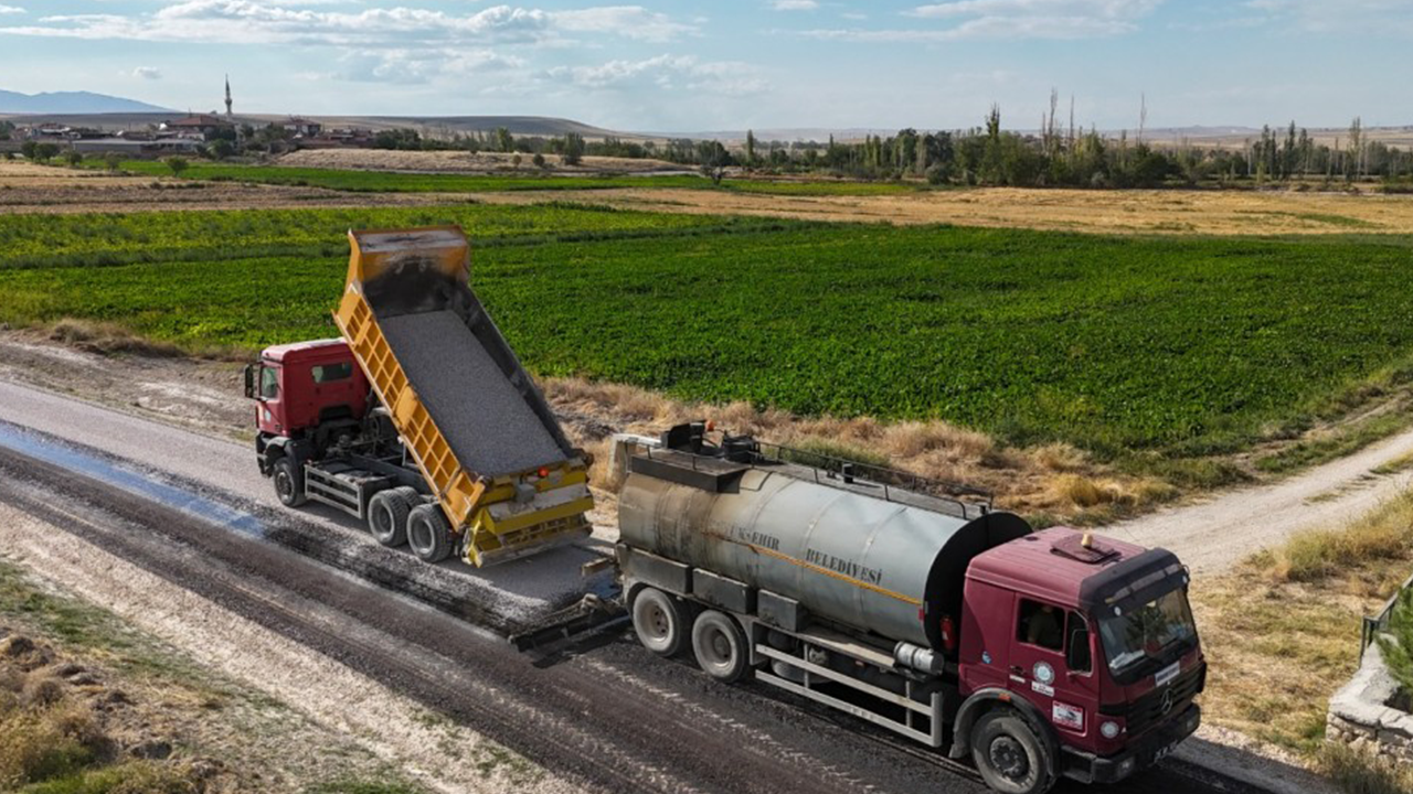 Kırsalda 20 Kilometre Kaplama, Merkezde 15 Bin Ton Asfalt