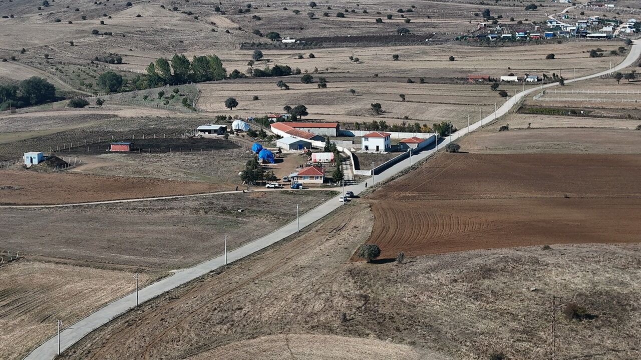 Mezarlığın Yanında Teslim Oldu