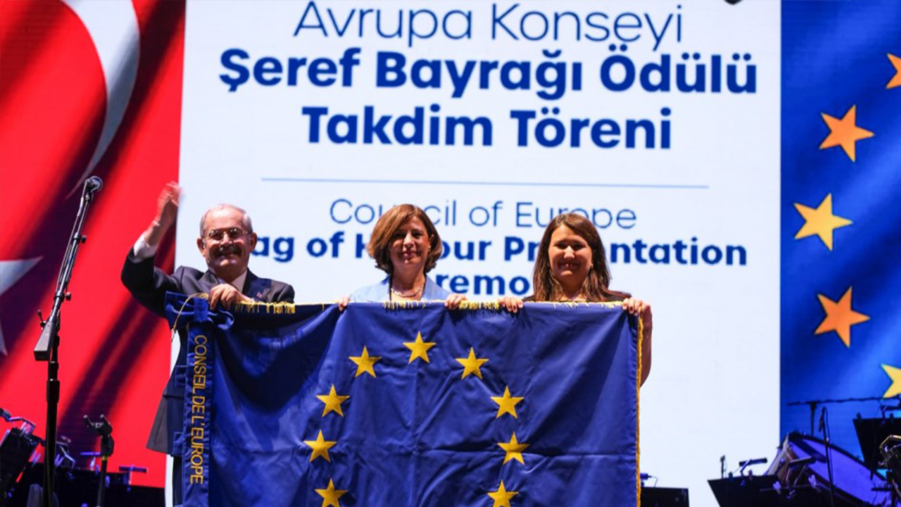 Şeref Bayrağı Eskişehirliler Adına Teslim Alındı