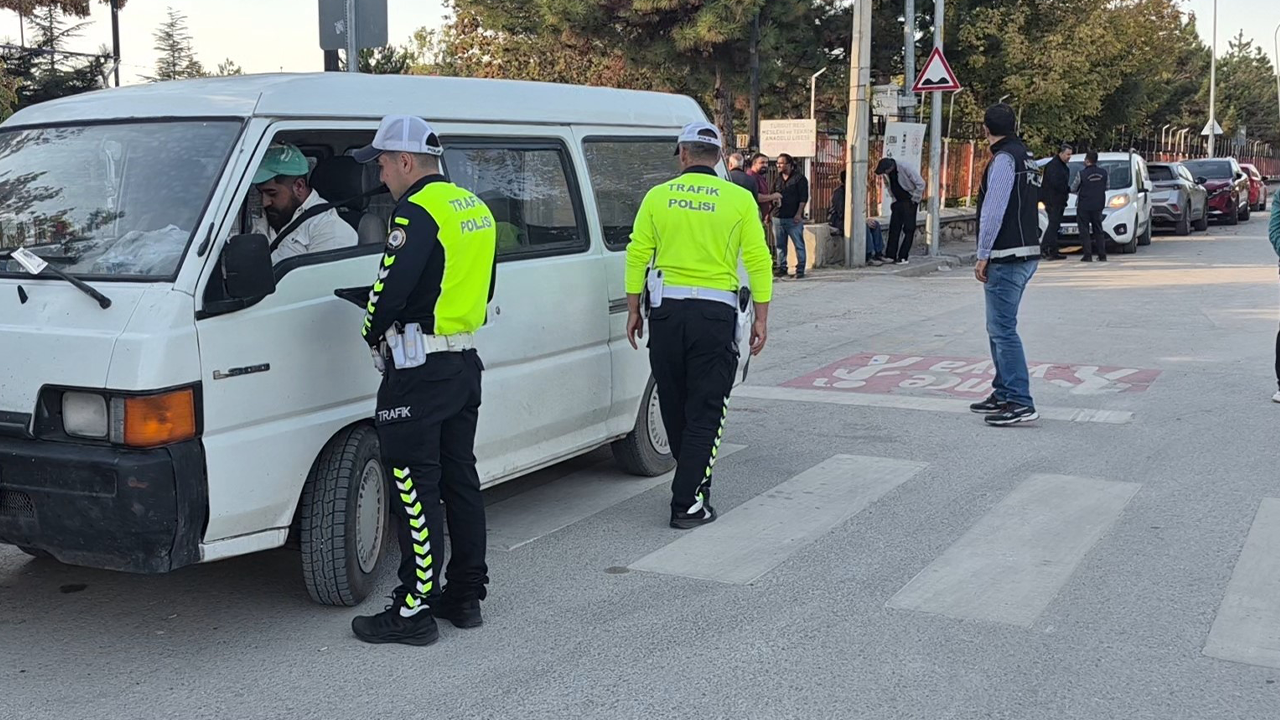 Servis Araçları Ve Okul Çevrelerinde Tedbirler Artırıldı