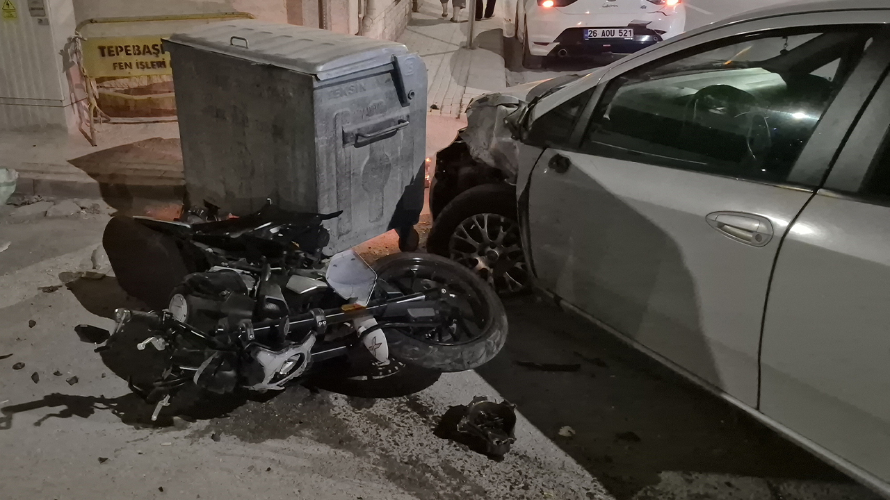 Sokaktan Çıkan Otomobile Çarptı