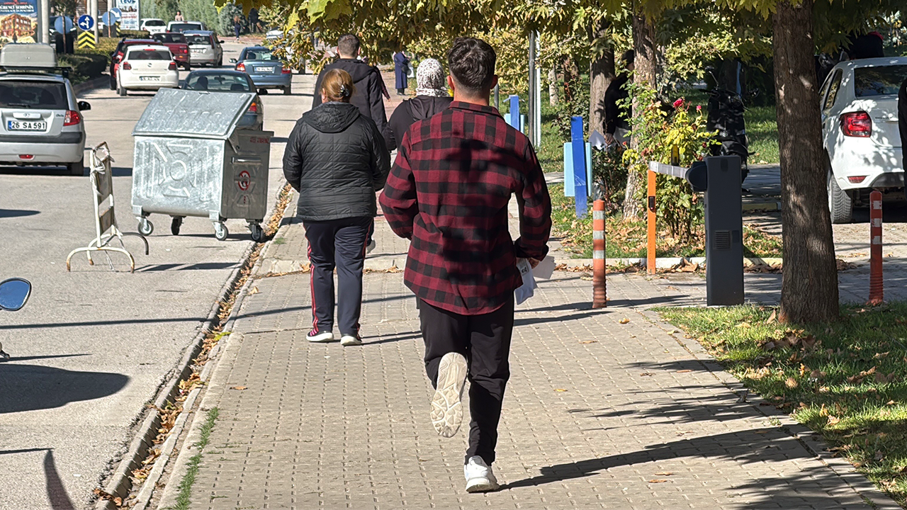 Trafik Yoğunluğu Nedneiyle Adaylar Araçsız Yola Devam Etti