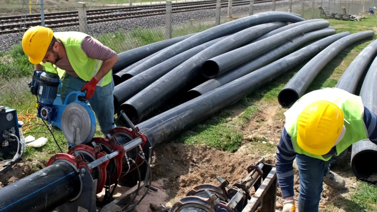 Tren Hatlarının Altından Özel Geçiş