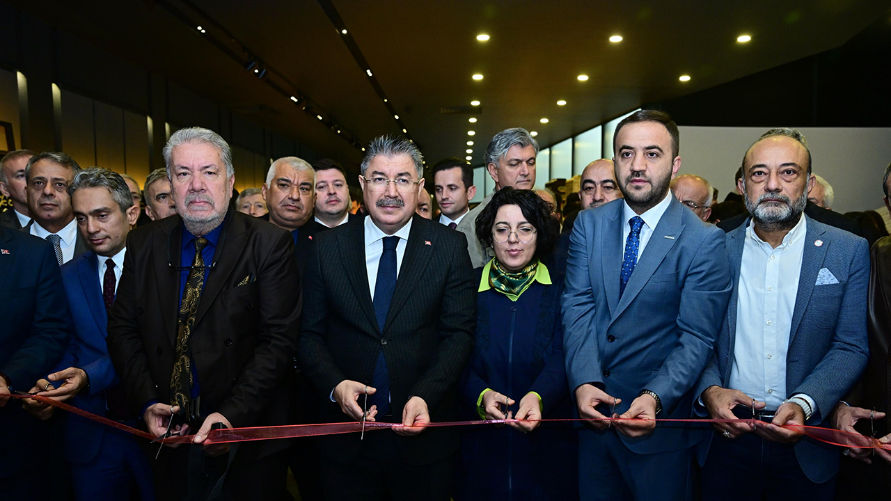 Vali Erdinç Yılmaz Serginin Açılışına Katıldı