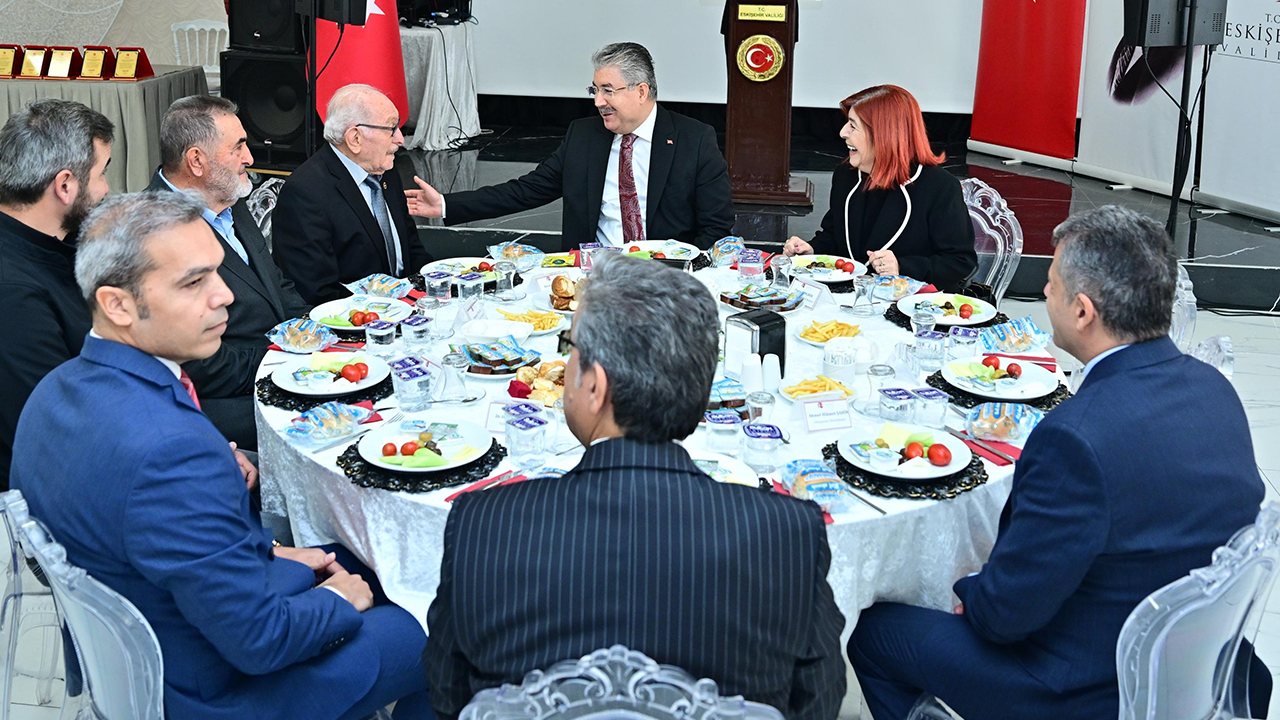 Vali Yılmaz Muhtarlarla Aynı Sofrada Buluştu