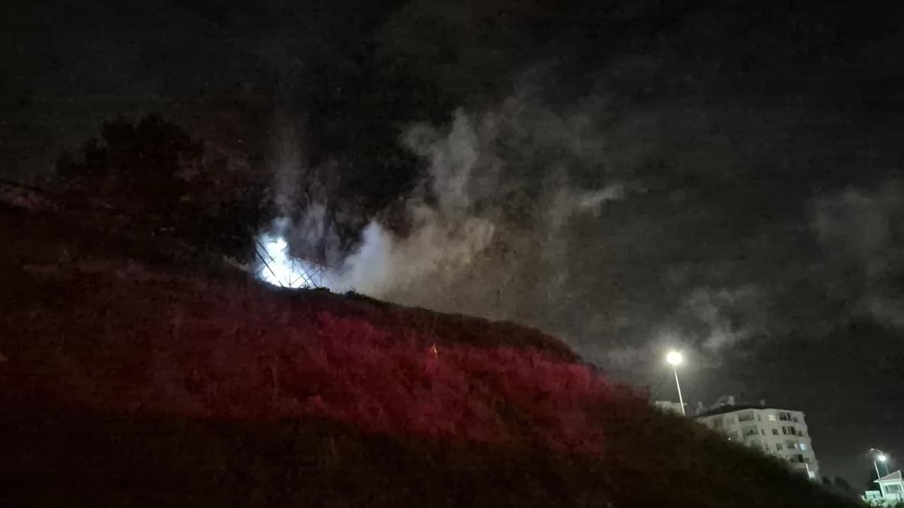 Yangın Çıkarıp Polisi Görünce Kaçtılar!